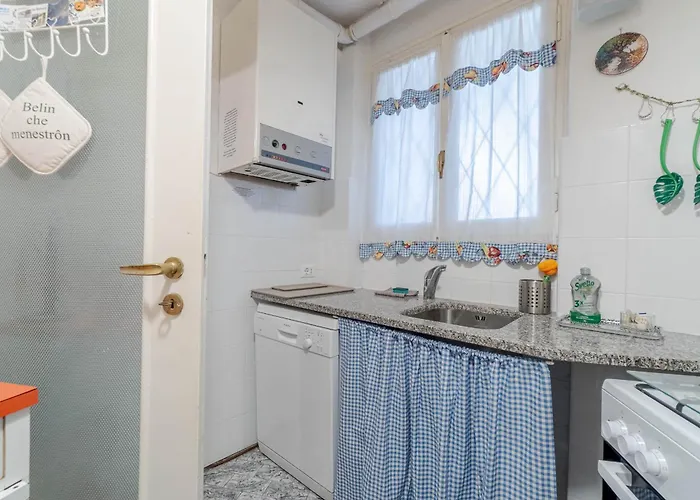 Guesthost - Vintage Flat