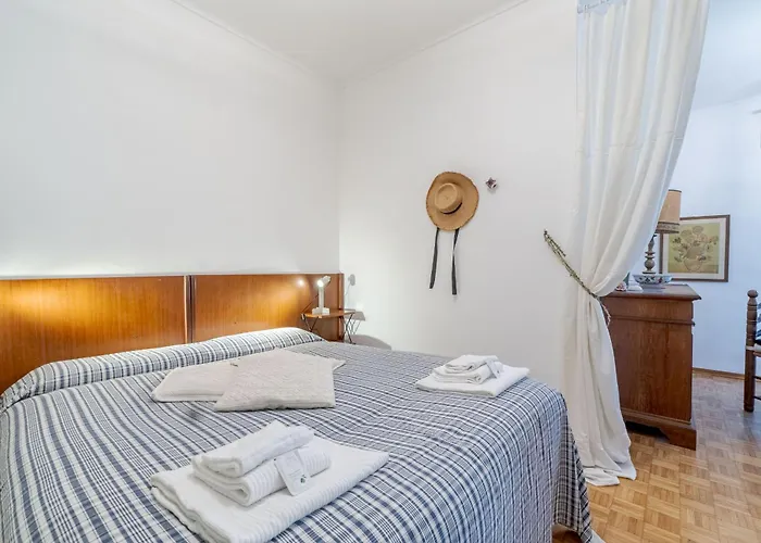 Guesthost - Vintage Flat