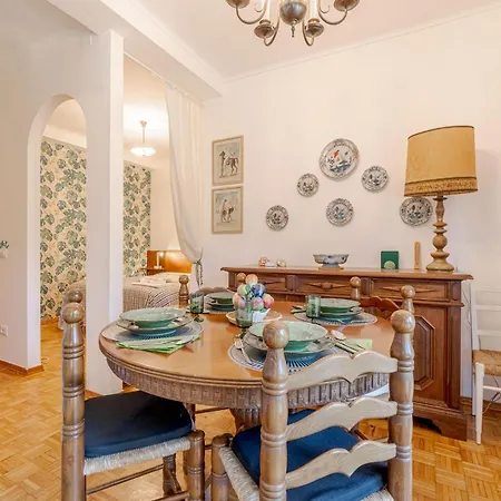 Guesthost - Vintage Flat