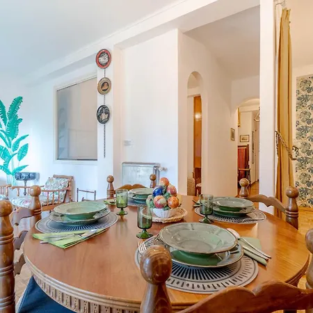 Guesthost - Vintage Flat *