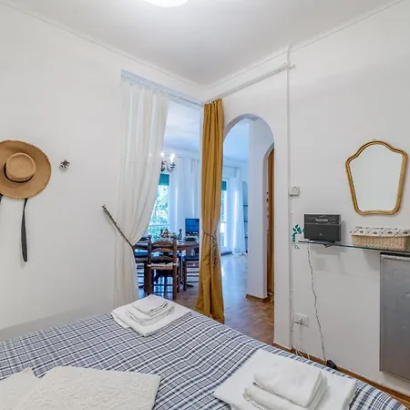 Guesthost - Vintage Flat Apartment Rapallo