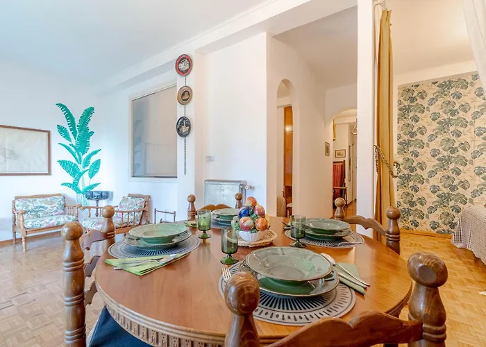 Guesthost - Vintage Flat *