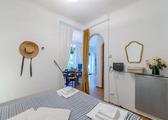 Guesthost - Vintage Flat Apartment Rapallo